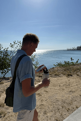 History tour Oranjestad using custom app on phone