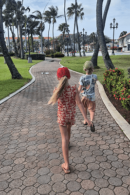 narractive tours kids navigating during family-friendly citygame